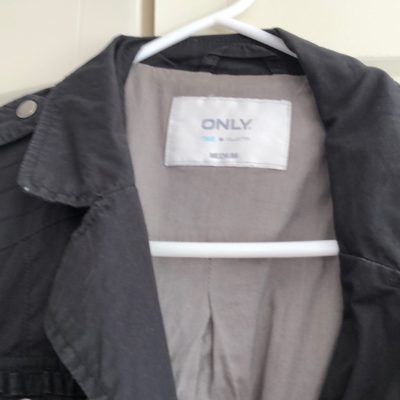 Coat - Picture 2 of 3